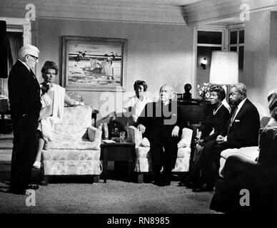 SPENCER TRACY, Katharine Hepburn, ISABEL SANFORD, CECIL KELLAWAY, BEAH RICHARDS, ROY GLENN,Sidney Poitier, indovina chi viene a cena, 1967 Foto Stock