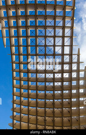 Las Setas (traduzione: i funghi) Metropol Parasol, popolarmente noto come i funghi dell'Incarnazione, è una struttura in legno Foto Stock