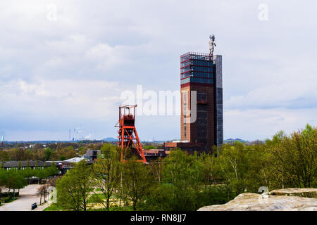 Gelsenkirchen, Germania-29 Settembre 2018: vista frontale di Nordsternturm e Zeche Nordstern, ex miniera di carbone di edificio industriale e la zona di recente è un Foto Stock