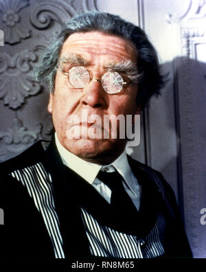 PETER BUTTERWORTH, trasportare su EMMANUELLE, 1978 Foto Stock