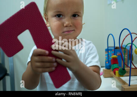 Circa 4.500 bambini spagnoli di protesi di usura perché essi sono nati senza un arto, o perché hanno subito una traumatica amputazione, o a causa di Foto Stock