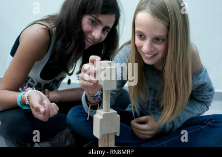 Circa 4.500 bambini spagnoli di protesi di usura perché essi sono nati senza un arto, o perché hanno subito una traumatica amputazione, o a causa di Foto Stock