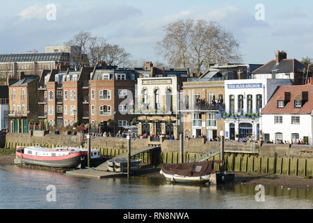 Riverside proprietà sul centro commerciale inferiore, Hammersmith, West London, W6, Regno Unito Foto Stock