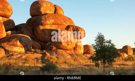 Close up devil's marmi in Australia settentrionale di sunrise Foto Stock