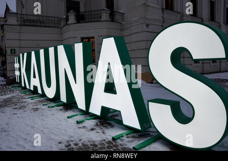 Kaunas segno, la Town Hall Square, Città Vecchia, Kaunas, Lituania, Dicembre 2018 Foto Stock