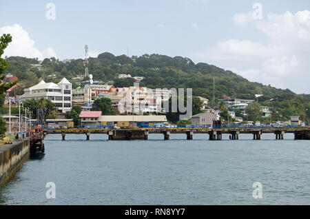 SCARBOROUGH, TRINIDAD E TOBAGO - Gennaio 11, 2019: Waterfront e pier a Scarborough su un nuvoloso pomeriggio. Foto Stock