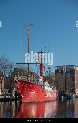 La nave di luce la Amrumbank a Emdem. Museo e ristorante. Germania Foto Stock