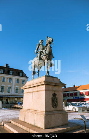 Eksjo, smaland, Svezia - 18 gennaio 2019: Statua di un ussaro classe di cavalleria leggera, in onore del reggimento ussari attivo a Ekso fino al 19 Foto Stock