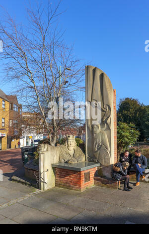 Il re Giovanni scultura di David Parfitt, Egham, una città in Runnymede, Surrey, sud-est dell'Inghilterra, Regno Unito dove la Magna Charta è stato firmato Foto Stock