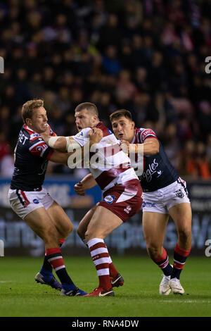 Wigan, Regno Unito. Xvii Feb, 2019. Il Wigan Warriors Tony Clubb viene affrontato il XVII FEBBRAIO 2019, DW Stadium, Wigan, Inghilterra; Betfred World Club Challenge, Wigan Warriors vs Sydney Galli ; credito: Terry Donnelly/News immagini Credito: News immagini /Alamy Live News Foto Stock