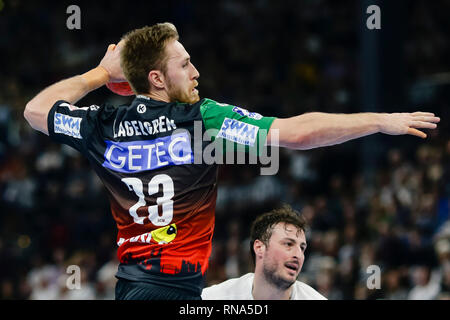 Kiel, Germania. Xvii Feb, 2019. Pallamano: Bundesliga, THW Kiel - SC Magdeburg, 21. Giornata. Albin Lagergren da Magdeburger SC getta al gate. Credito: Frank Molter/dpa/Alamy Live News Foto Stock