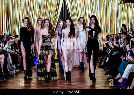 Londra, Regno Unito. 17 feb 2019. AADNEVIK dell'Autunno/Inverno 2019 fashion show presso il Royal Horseguards One Whitehall Place, Londra, Regno Unito. Xvii Feb, 2019. Credito: Picture Capital/Alamy Live News Foto Stock