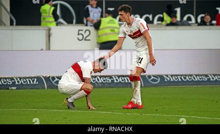 Stoccarda, Deutschland. Xvi Feb, 2019. Germania, Stoccarda, 16.02.2019, calcio, Bundesliga, stagione 2018/2019, XXII GIORNATA VfB Stuttgart - RB Lipsia: da sinistra a destra Steven Zuber, Benjamin Pavard (entrambi VfB Stoccarda), DFL/DFB REGOLAMENTI VIETANO QUALSIASI USO DI FOTOGRAFIE come sequenze di immagini e/o quasi video. Credito: Robin Rudel | in tutto il mondo di utilizzo/dpa/Alamy Live News Foto Stock