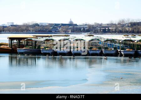 Beijin, Beijin, Cina. 18 Febbraio, 2019. Pechino, Cina-primavera scenario del Parco Beihai a Pechino in Cina. Credito: SIPA Asia/ZUMA filo/Alamy Live News Foto Stock