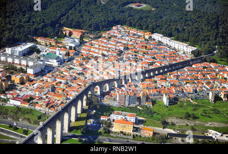 Vista aerea di acquedotto Aguas Livres a Lisbona, Portogallo Foto Stock