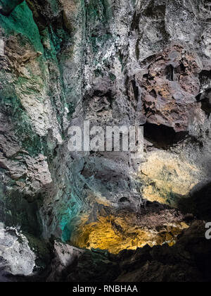 Interno della Cueva de los Verdes a Lanzarote. Illuminazione interna della grotta. Isole Canarie Foto Stock