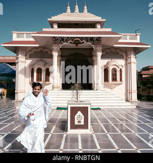 Vrindavan, India - LUG 2018: una giovane sadhu nel vicino al tempio di Krishna. Foto Stock