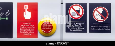 Regolamenti inusuale in Dubai i treni della metropolitana. La gomma da masticare è vietato, e le donne e i bambini hanno protetto i compartimenti. La violazione delle regole è passibile di ammende. (14 gennaio 2019) | utilizzo in tutto il mondo Foto Stock
