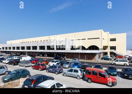 Rhodes, Grecia - 13 Settembre 2018: Terminal all'aeroporto di Rodi (RHO) in Grecia. | Utilizzo di tutto il mondo Foto Stock