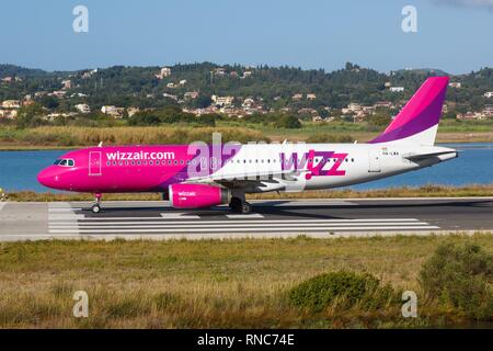 Corfù, Grecia - 13. Settembre 2017: Wizzair Airbus A320 a Corfu Airport (CFU) in Grecia. | Utilizzo di tutto il mondo Foto Stock