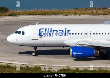 Corfù, Grecia - 16. Settembre 2017: Ellinair Airbus A320 a Corfu Airport (CFU) in Grecia. | Utilizzo di tutto il mondo Foto Stock