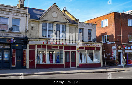 Tottenham Londra REGNO UNITO - L'Amore abito da sposa abito e negozio di Tottenham Alta Strada Foto Stock