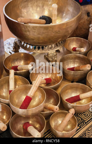 Il Tibetano Singing Bowl si diffonde la sua bassa vibrazione Foto Stock