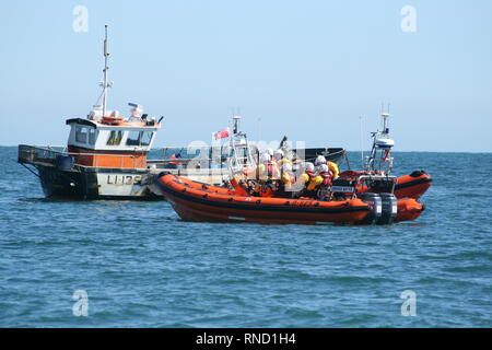 Hayling Selsey e le imbarcazioni di salvataggio in azione a Selsey scialuppa di salvataggio giorno Agosto 2018 Foto Stock