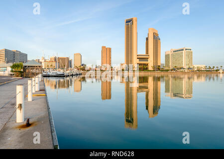 Il Corpus Christi, Texas, Stati Uniti d'America skyline sulla baia di giorno in giorno. Foto Stock