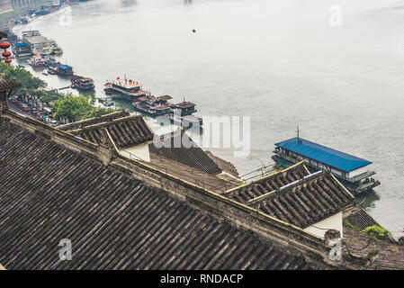 Chongqing Chongqing / Cina - 06 Aprile 2015: Grotta Hongya distretto (Hongyadong) famosa culturale tradizionale meta di turismo Foto Stock