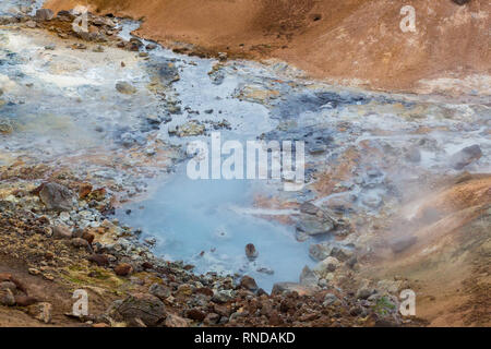 Colorato paesaggio naturale in Krysuvik area geotermale Islanda Foto Stock