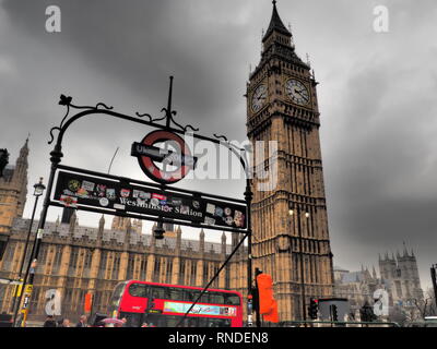 Vista del Big Ben da Westminster stazione della metropolitana - Londra, Regno Unito