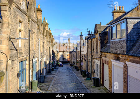 Vista di Mews case sulla strada stretta a Rothesay Mews a Edimburgo, Scozia, Regno Unito Foto Stock