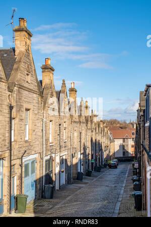 Vista di Mews case sulla strada stretta a Rothesay Mews a Edimburgo, Scozia, Regno Unito Foto Stock