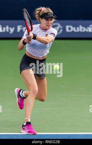 Dubai, EAU. 19 Feb, 2019. Eugenie Bouchard del Canada gioca un colpo nel secondo round del match contro Simona Halep della Romania durante il Dubai Duty Free campionato di tennis presso il Dubai International Tennis Stadium, Dubai, UAE il 19 febbraio 2019. Foto di concedere l'inverno. Credit: UK Sports Pics Ltd/Alamy Live News Foto Stock