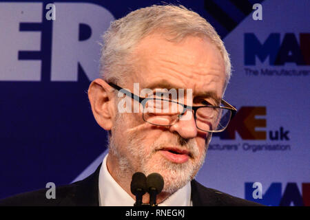 Londra, Regno Unito. 19 Feb, 2019. Jeremy Corbyn MP, leader del partito laburista parlando a livello nazionale la fabbricazione di conferenza. Credito: Claire Doherty/Alamy Live News Foto Stock