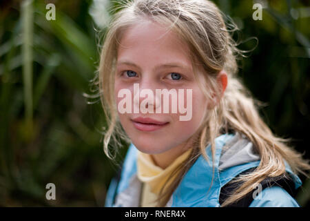 Ritratto di ragazza all'aperto Foto Stock