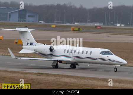 L'aeroporto di Stansted aeromobili commerciali, Ryanair Learjet 45 M-ABEU Foto Stock