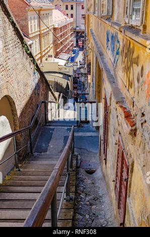 Strade di Zagabria in un giorno feriale durante il giorno in estate. Città di Zagabria è la capitale della Croazia. Foto Stock