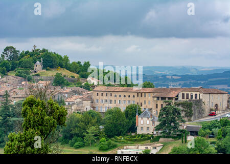 Vista panoramica del villaggio medievale di Lautrec in Francia Foto Stock