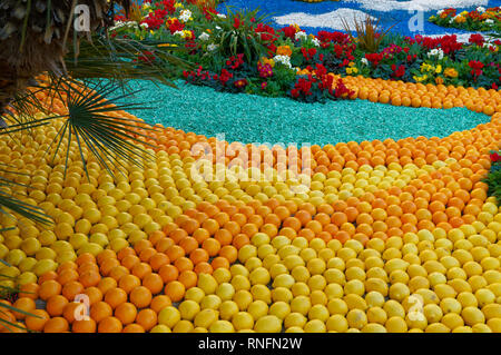 Febbraio 16 2019 Mentone, in Francia, la 86Sagra del limone (les mondes fantastiques : modello di limoni e di arance in un giardino) Foto Stock