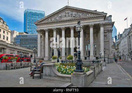 Londra La città di Londra CORNHILL IL ROYAL EXCHANGE Foto Stock