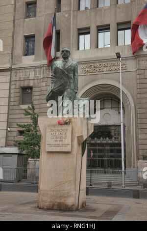 Salvador Allende statua, Santiago del Cile Foto Stock