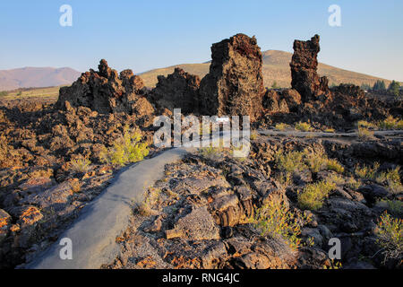 I coni di scorie a Nord del cratere del percorso di flusso, i crateri della luna monumento nazionale, Idaho, Stati Uniti d'America Foto Stock