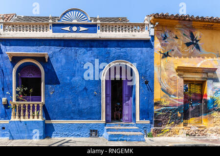 Facciata della casa, Barrios Getsemaní, Cartagena de Indias, Colombia. Foto Stock