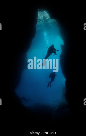 Fotografo subacqueo silhouette Foto Stock