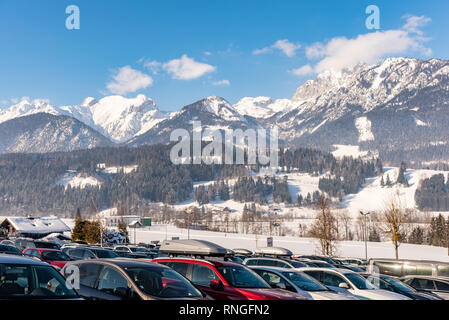 Parcheggio auto in Hauser Kaibling uno dell'Austria top ski resorts 44 impianti di risalita 123 chilometri di piste da sci, parcheggio auto, asservita 4 montagne Foto Stock