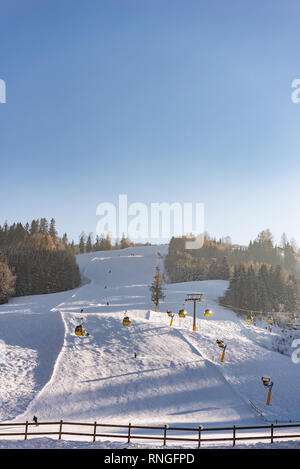 Stazione di sci Hauser Kaibling uno dell'Austria top ski resorts: 44 impianti di risalita, 123 km di piste da sci, parcheggio, Schladminger interconnessi 4 montagne Foto Stock