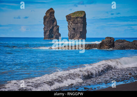 Le rocce vulcaniche di Mosteiros beach, Sao Miguel, Azzorre Foto Stock