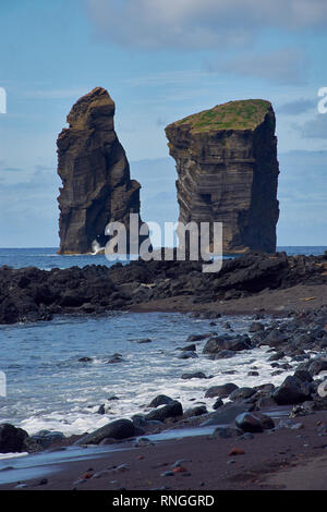 Le rocce vulcaniche di Mosteiros beach, Sao Miguel, Azzorre Foto Stock